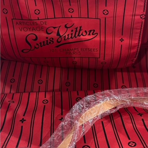 Authentic Louis Vuitton Neverfull interior difference - Picture 6 of 6